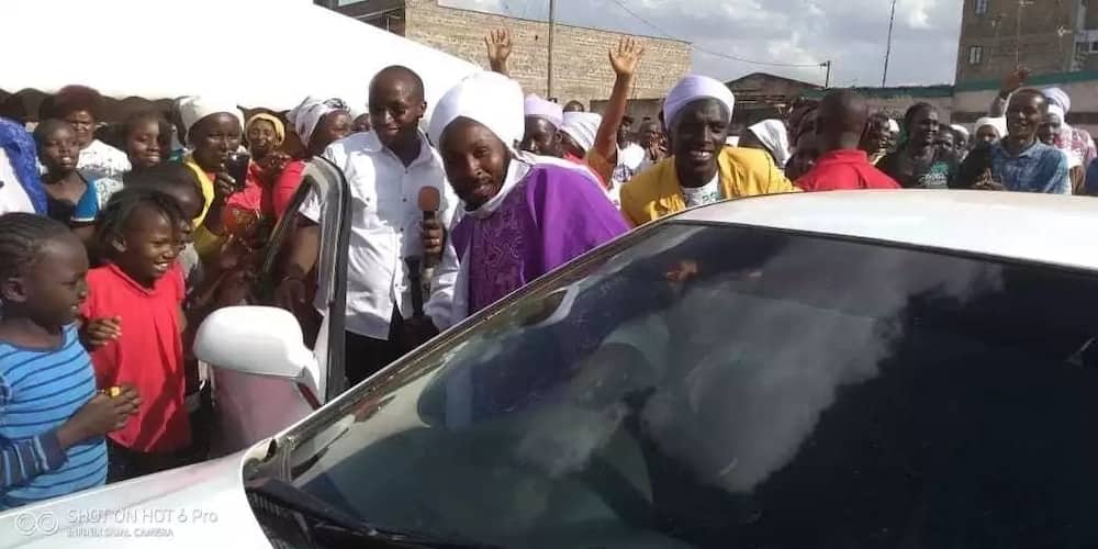 Kiambu MCA surprises pastor with vehicle as present