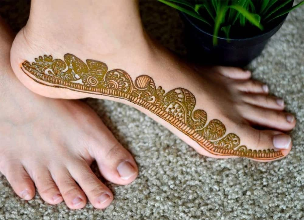 Mehndi designs for legs