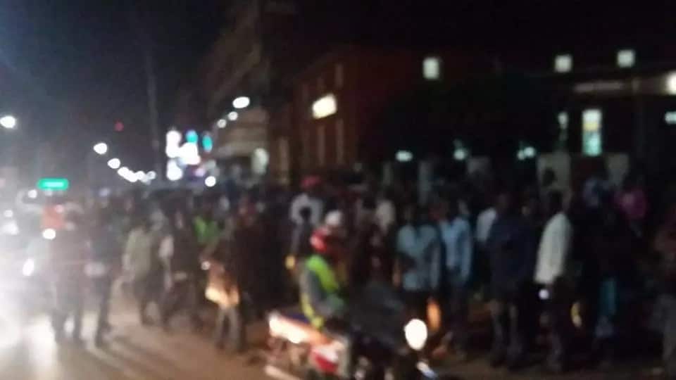 Jubilee merchandise burnt in Kisii, Uhuru warned as he visits the region (photos, video)