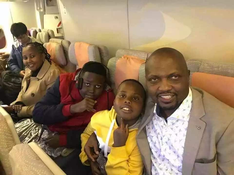 Kutana na mkewe Moses Kuria pamoja na wanawe wakiwa katika ndege moja na Miguna Miguna kuenda Dubai