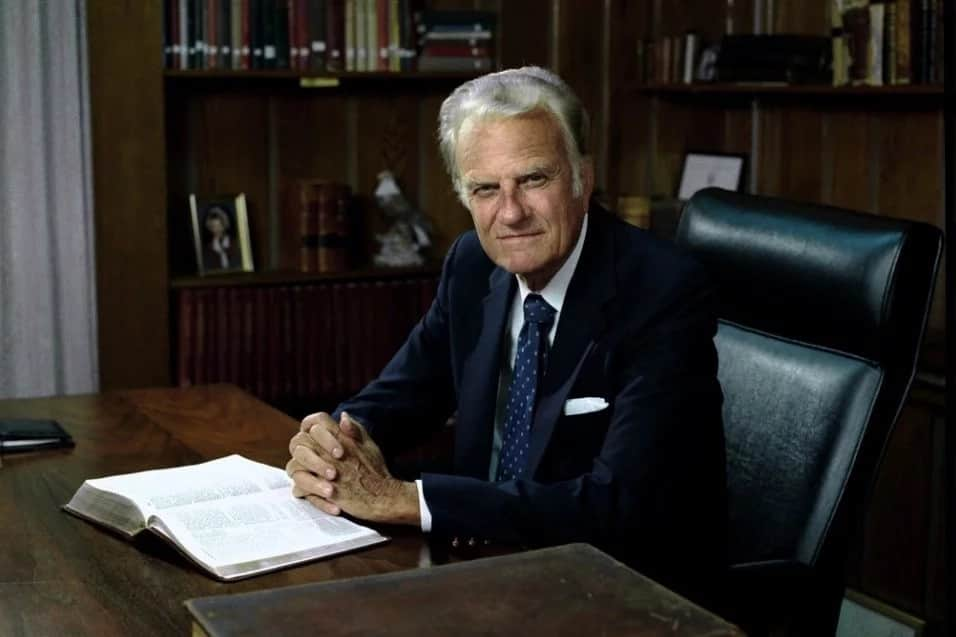 He preached the Gospel with persistence and humility - Uhuru mourns America's greatest preacher Billy Graham