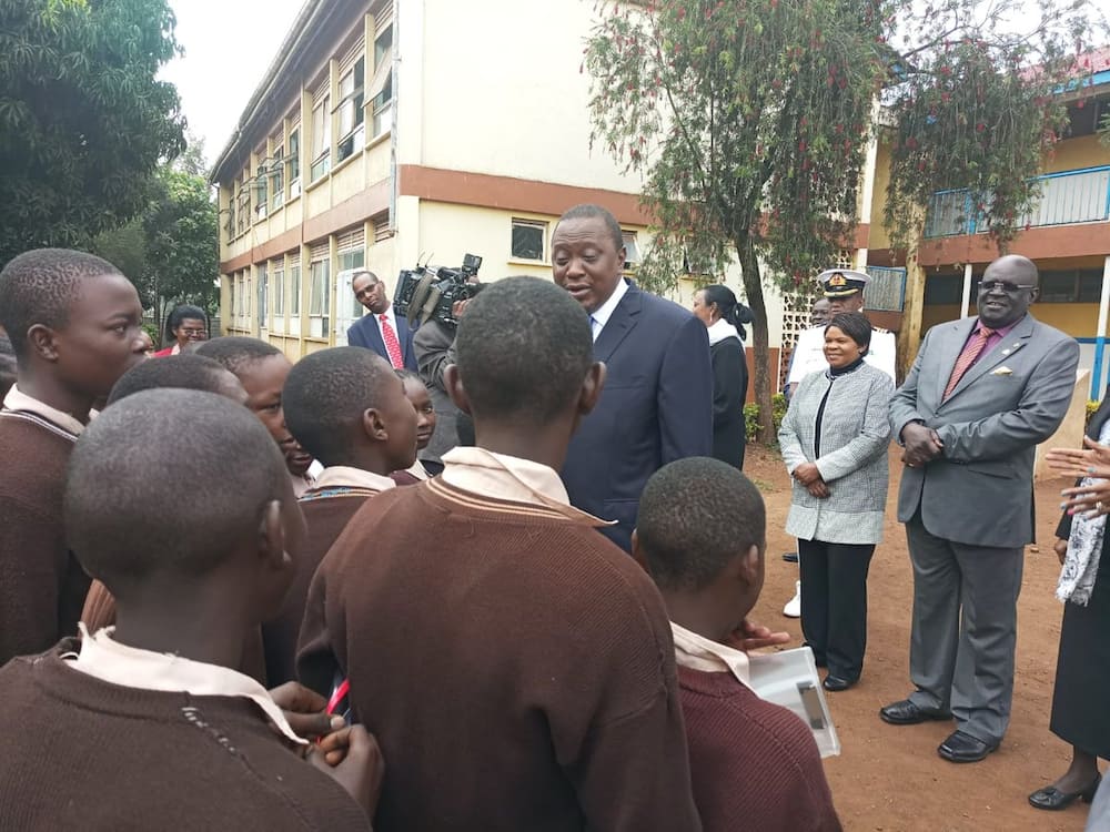Teachers’ union wants Uhuru, Ruto to stay away from exam centers