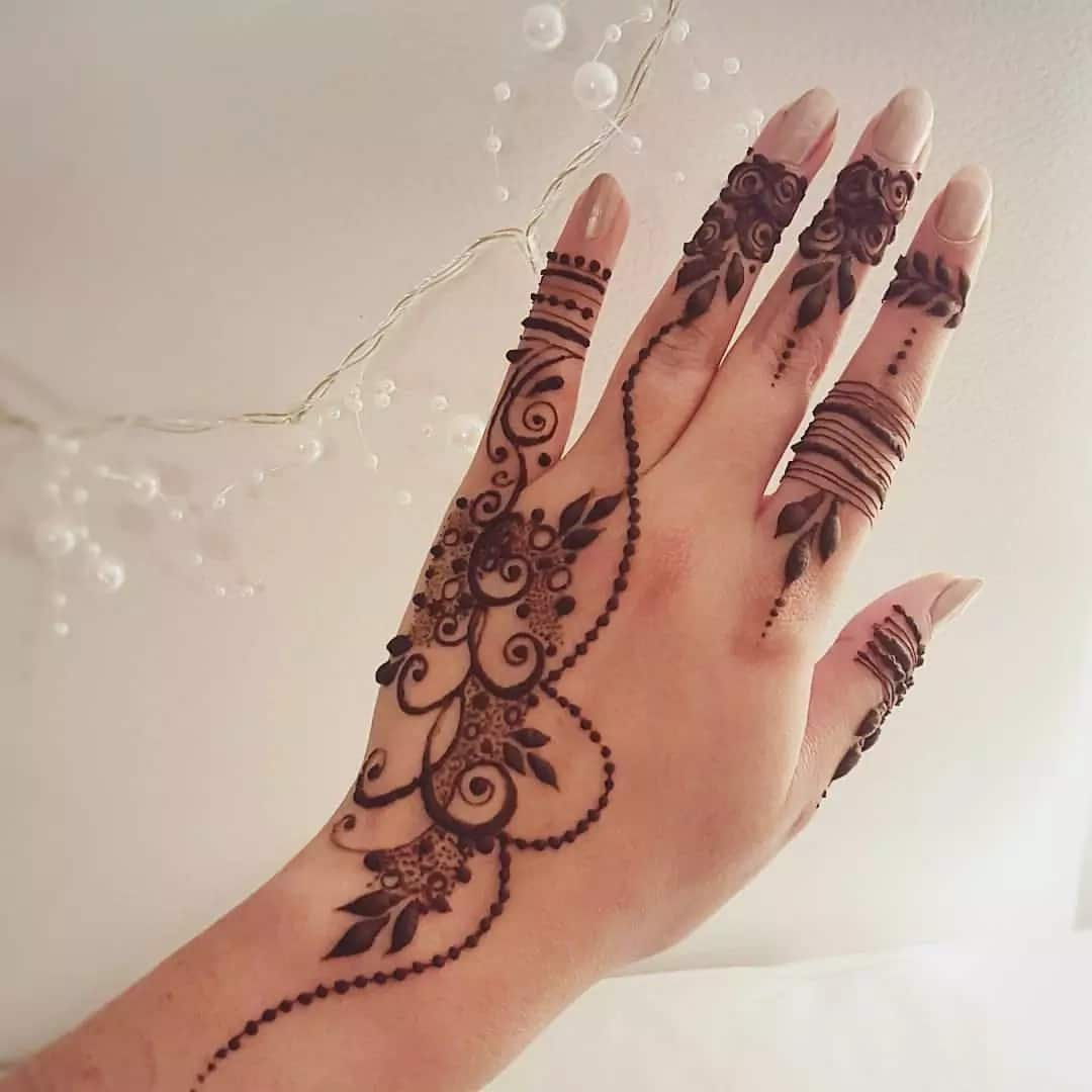 218,973 Black Henna Royalty-Free Images, Stock Photos & Pictures |  Shutterstock