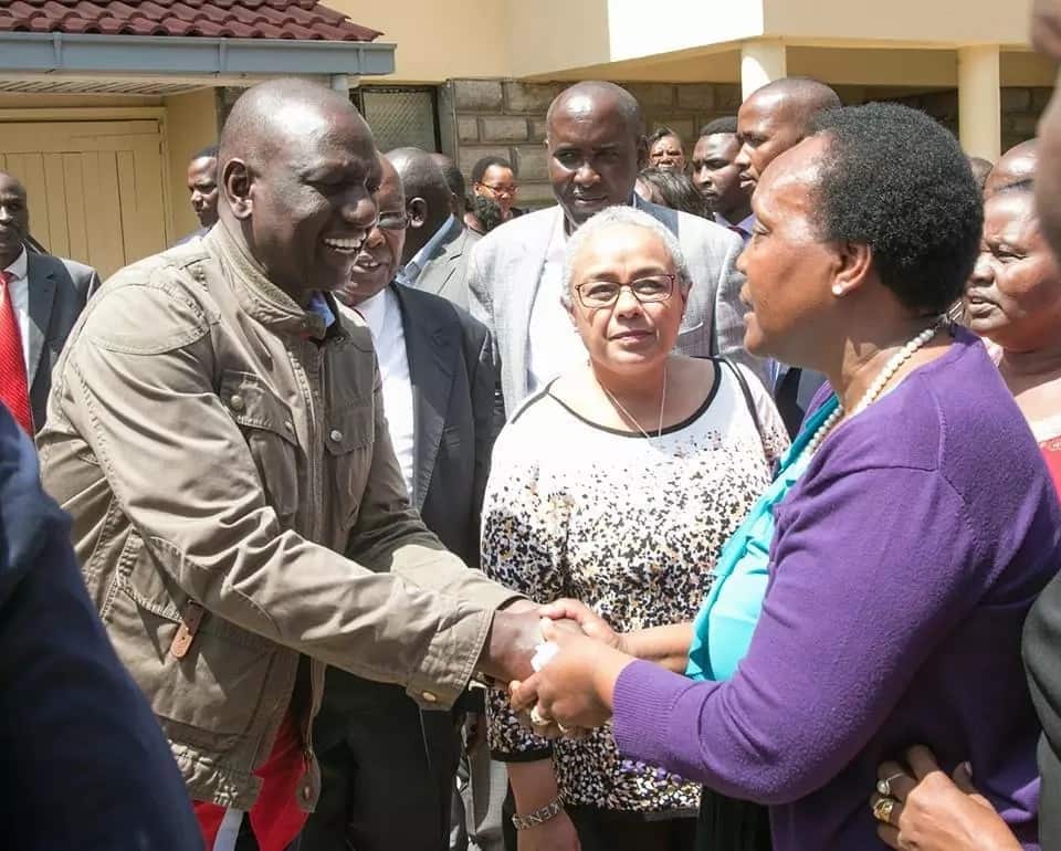 Uhuru Kenyatta ajiunga na familia yake Marehemu Mjr Nkaissery katika maombolezo