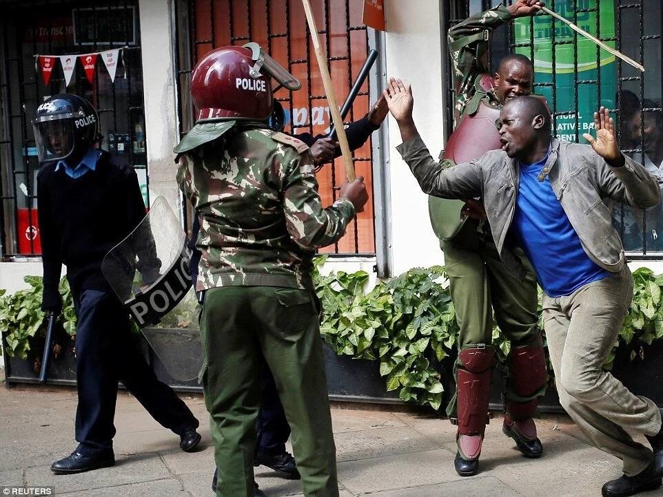 Prison warder beats man like a burukenge near Milimani Law ...