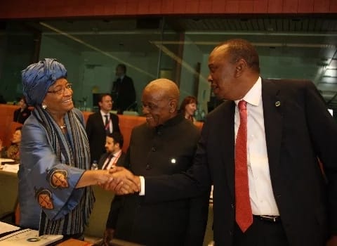 President Sirleaf greets Uhuru Kenyatta at a past AU meeting. Image: Courtesy