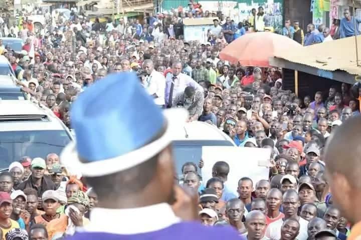 Raila's warning to IEBC boss after he said he won't cancel ballot printing tender to Al Ghurair