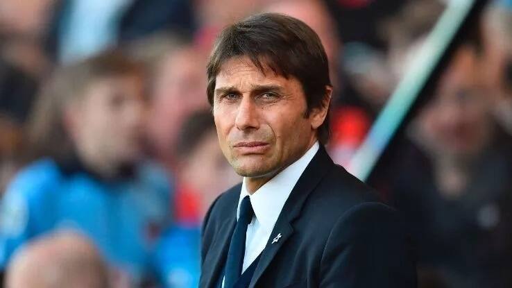 Conte akasirika kwa kupewa jesi ya Man U licha ya kuwa kocha wa Chelsea