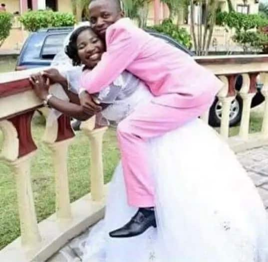 6 totally hillarious poses Kenyans do for photos