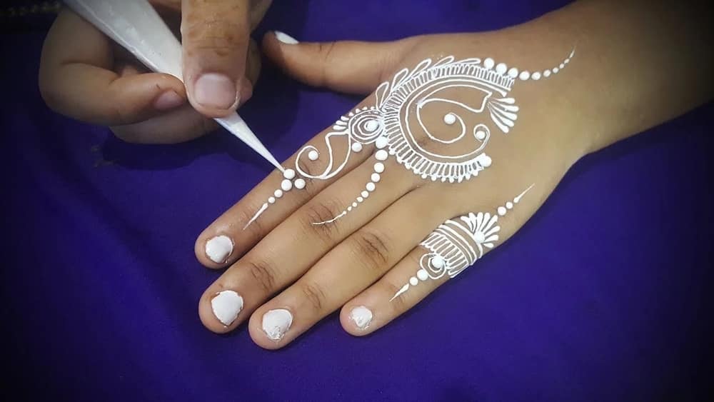 White henna hand designs