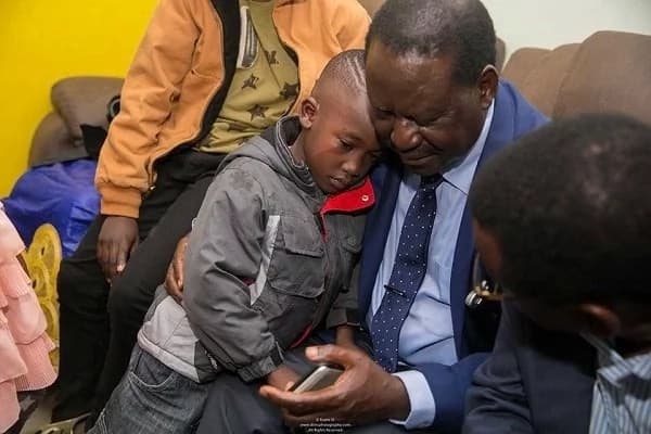 Raila visits the family of the late Chris Musando