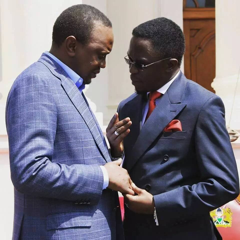 Ababu Namwamba ATAJA sababu ya kumpiga buti Raila na kumfuata Uhuru