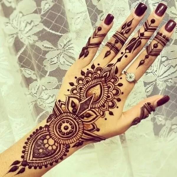 Kenyan ladies, after reading this, you will never use henna again ...