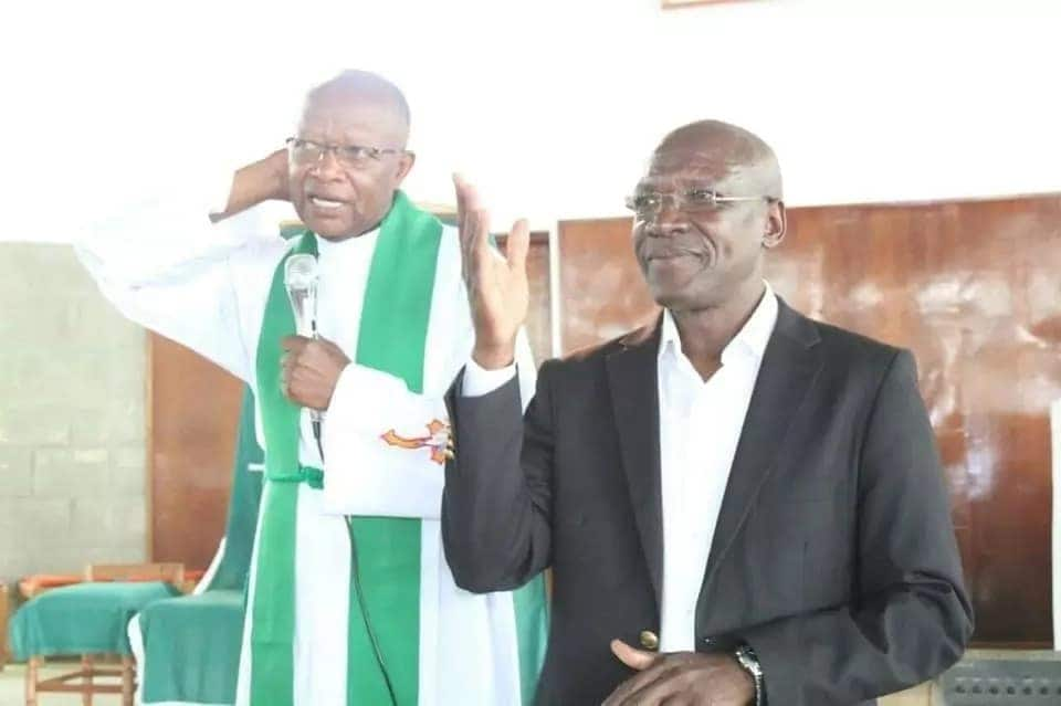 Kenya urge former Kakamega Senator Boni Khalwale to reward man who picked, returned his iPhone