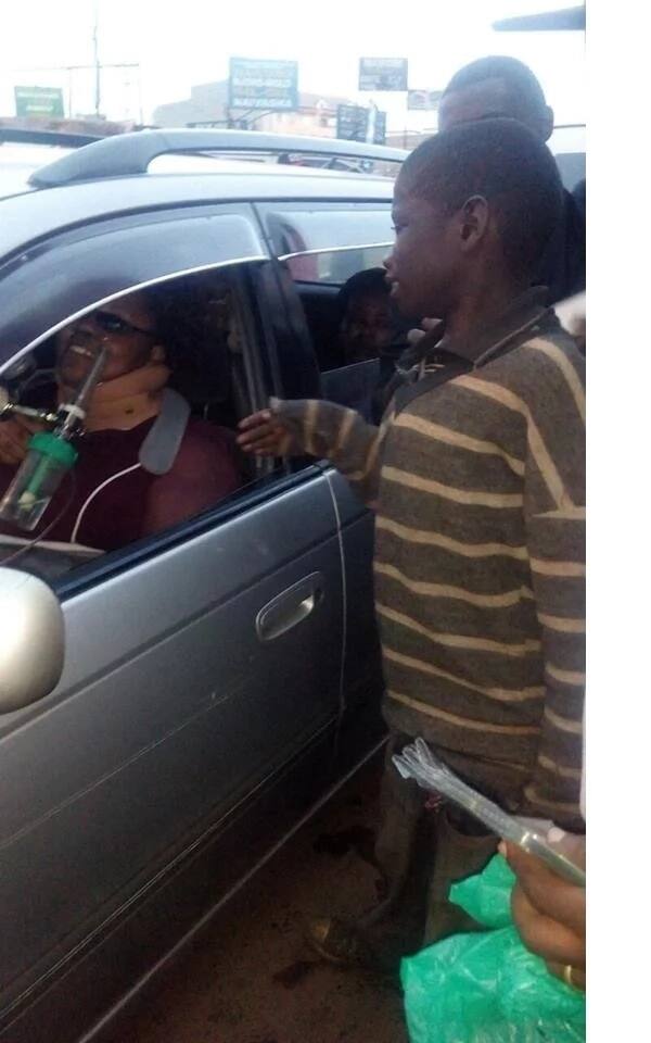 Chokoraa boy breaks down after meeting sick woman with a generator and oxygen gas cylinder