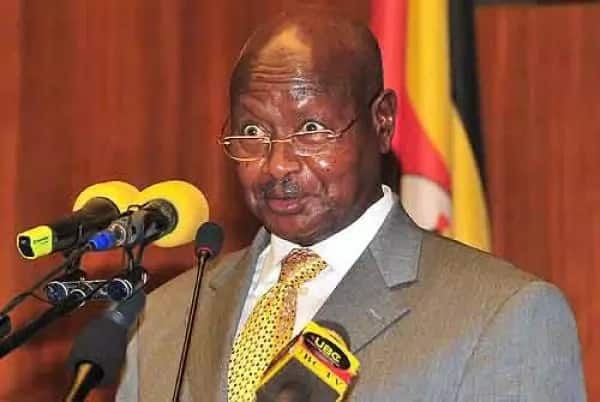Baada ya kumtusi vibaya Rais Museveni na mkewe, sasa amgeukia Rais Uhuru. Ni nani huyu!