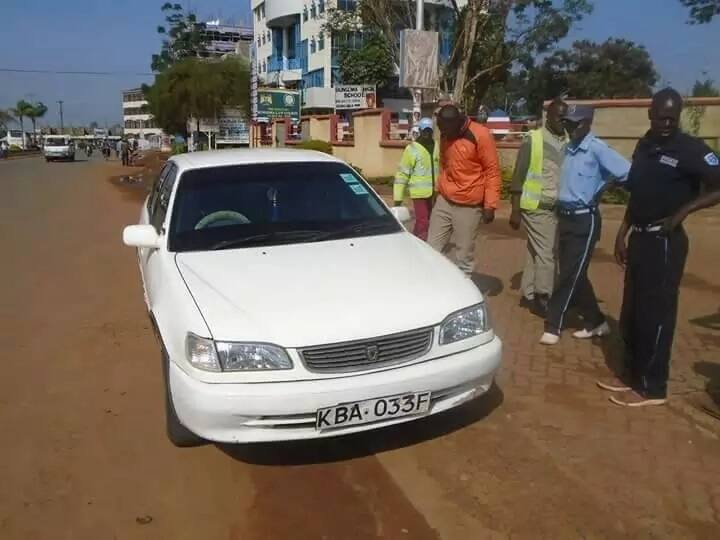 Kizaaza baada ya mwizi wa gari kuvamiwa na nyuki mjini Bungoma, kaokolewa na polisi