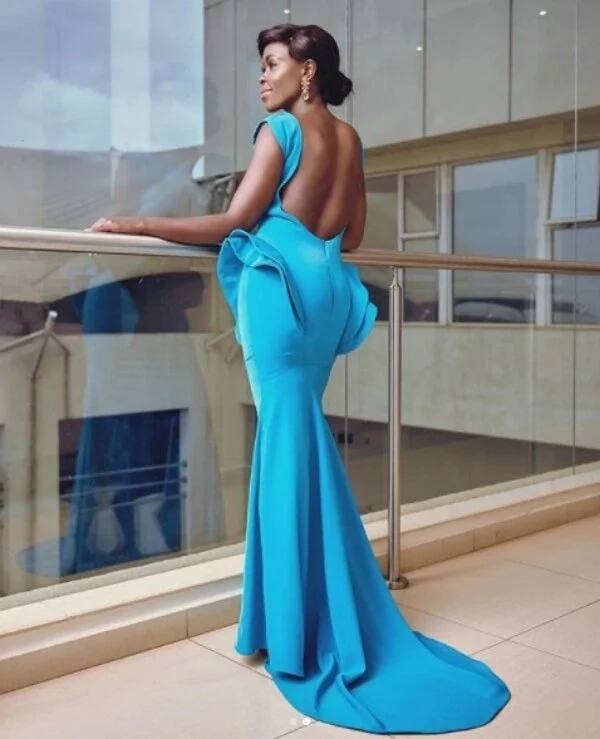 Papa Shirandulas house help steps out in a flawless bareback dress and its lovely