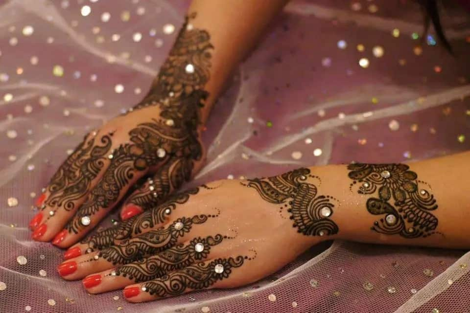 Glitter mehndi designs for kids