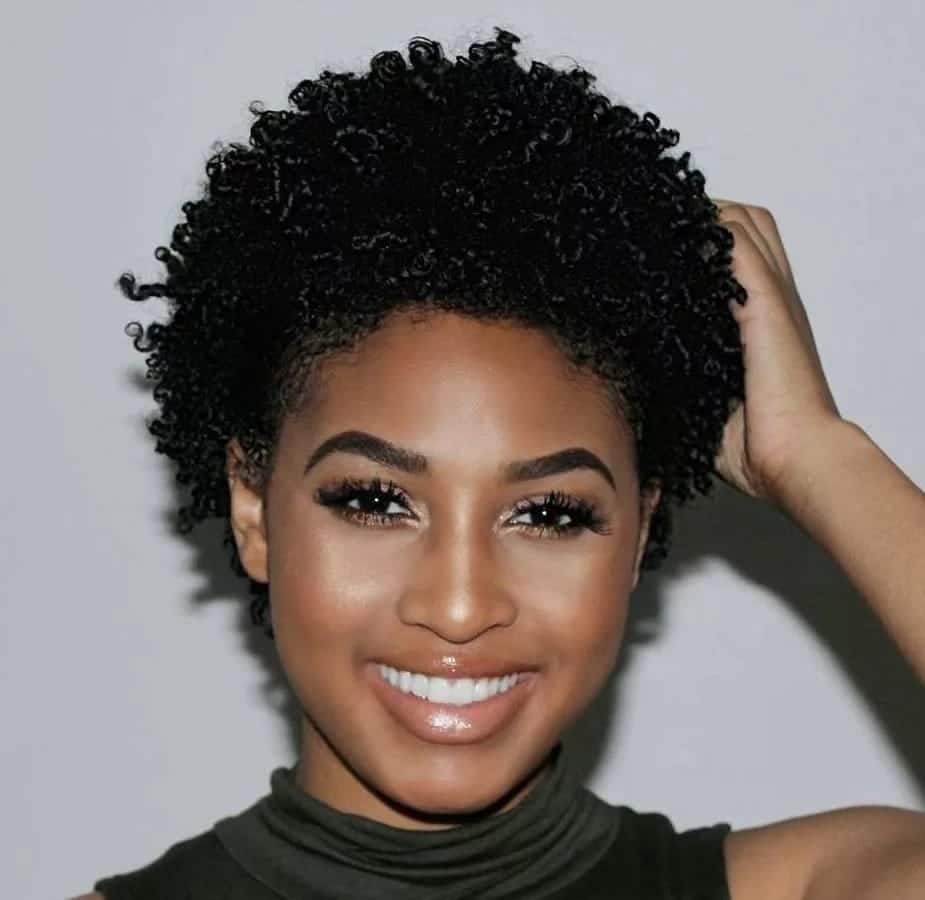 Short afro hairstyles for round faces