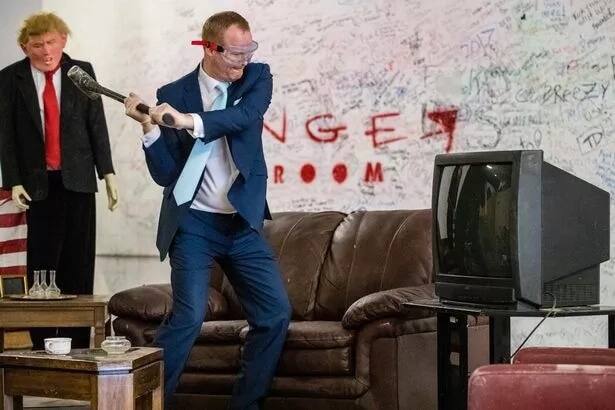 Release your rage! Welcome to anger room where you can trash Donald Trump's office (photos, video)