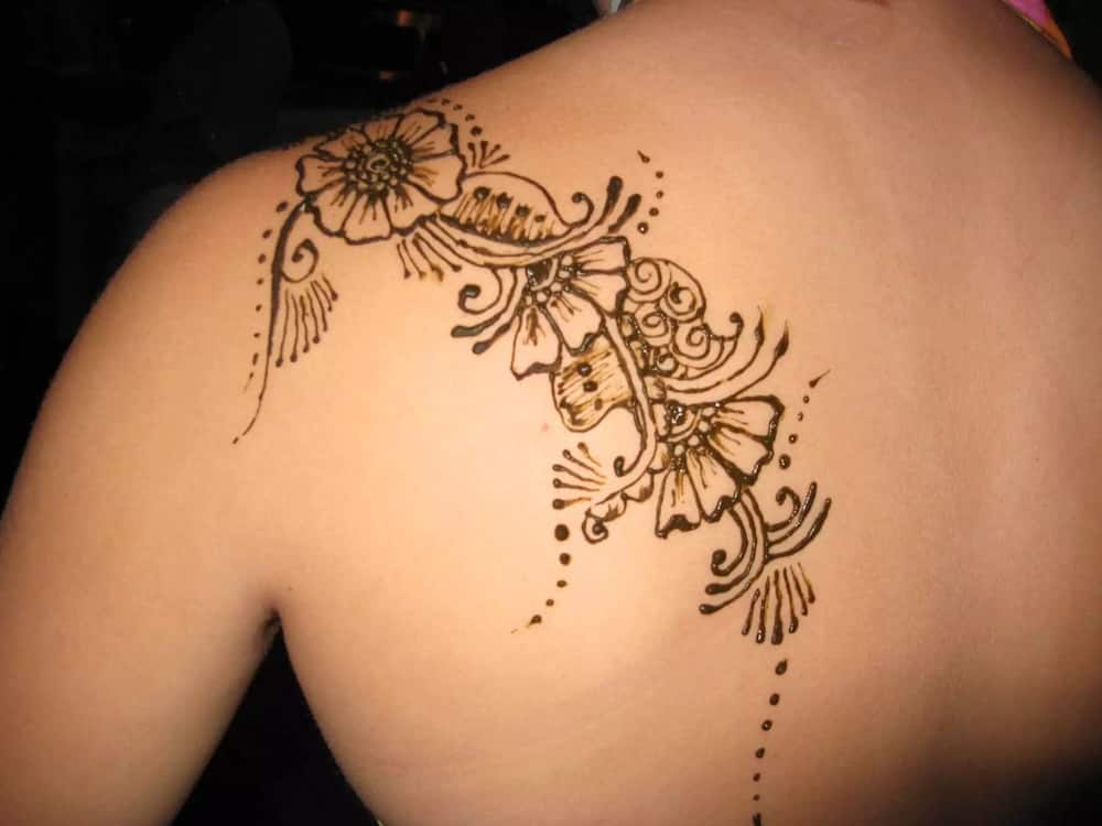 Mehndi designs for the back