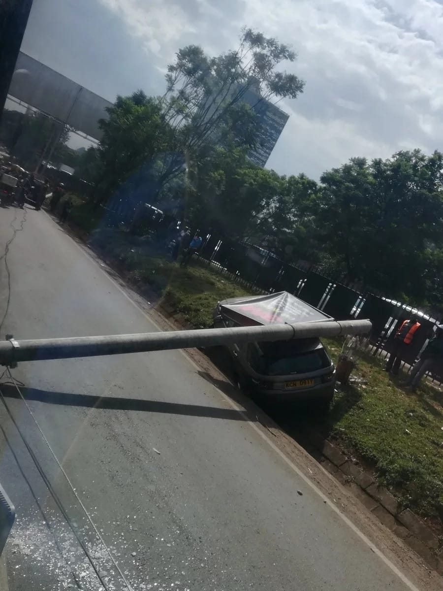 Watu kadhaa wanusurika kifo baada ya ajali ya nyaya za umeme Waiyaki Way (picha)