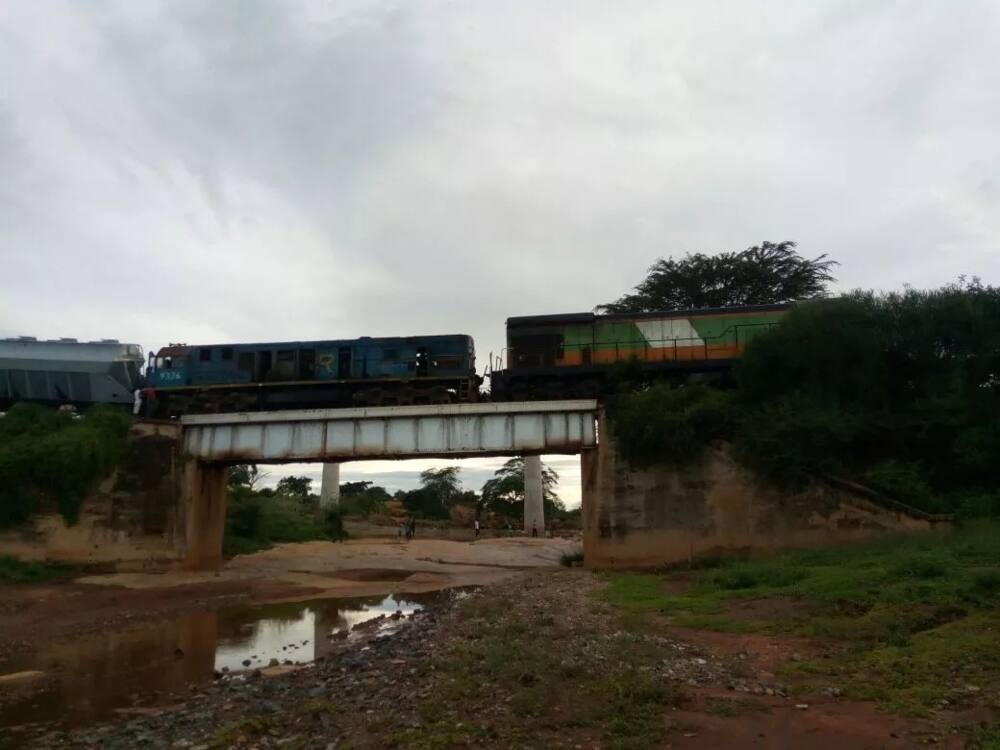 Treni mbili za mizigo zagongana Mtito Andei