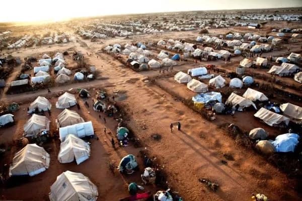 Obama fails to convince Uhuru to keep refugee camps open