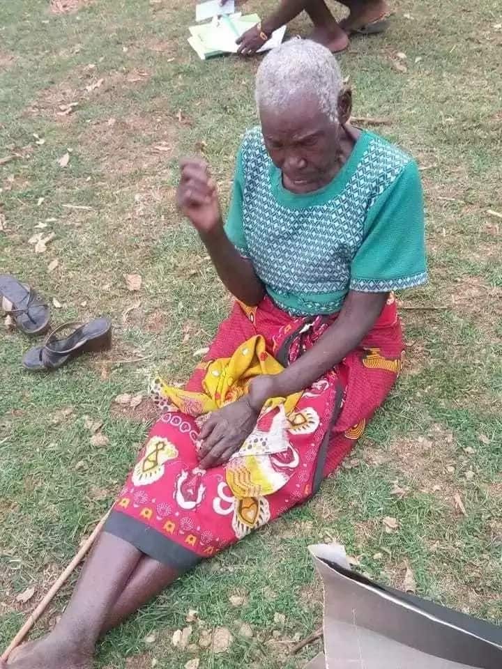 Uchaguzi 2017: Bikizee wa miaka 95 ajiandikisha kura baada ya kususia chaguzi 5 zilizopita-Picha