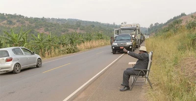 What made Yoweri Museveni make a call by the roadside?