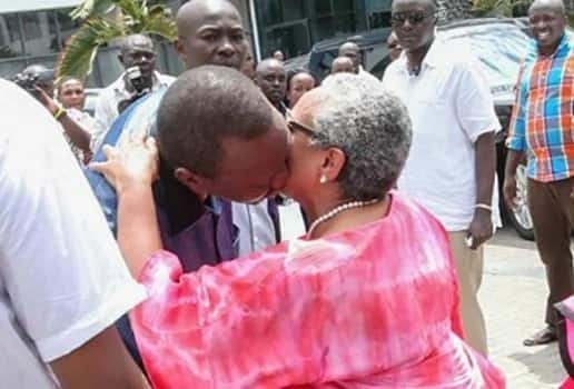 UHURU KENYATTA MARGARET KENYATTA KISS