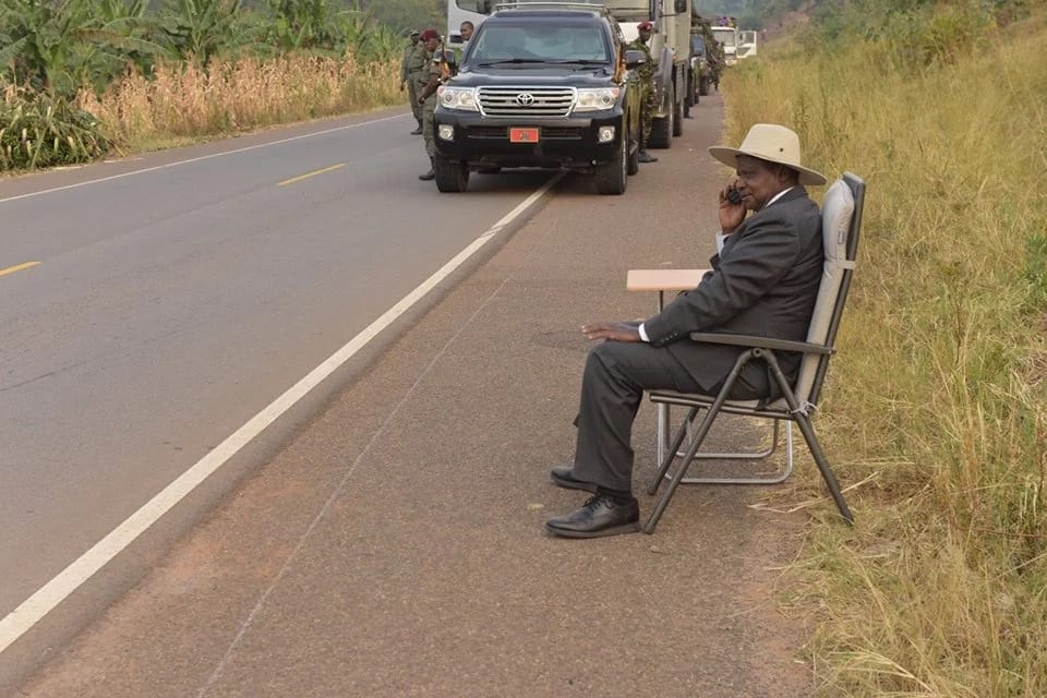 What made Yoweri Museveni make a call by the roadside?