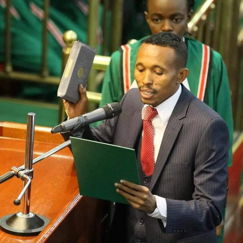 Pesa ni sabuni ya roho, mtazama Mbunge 'Moha Jicho Pevu' anavyotesa na suti maridadi