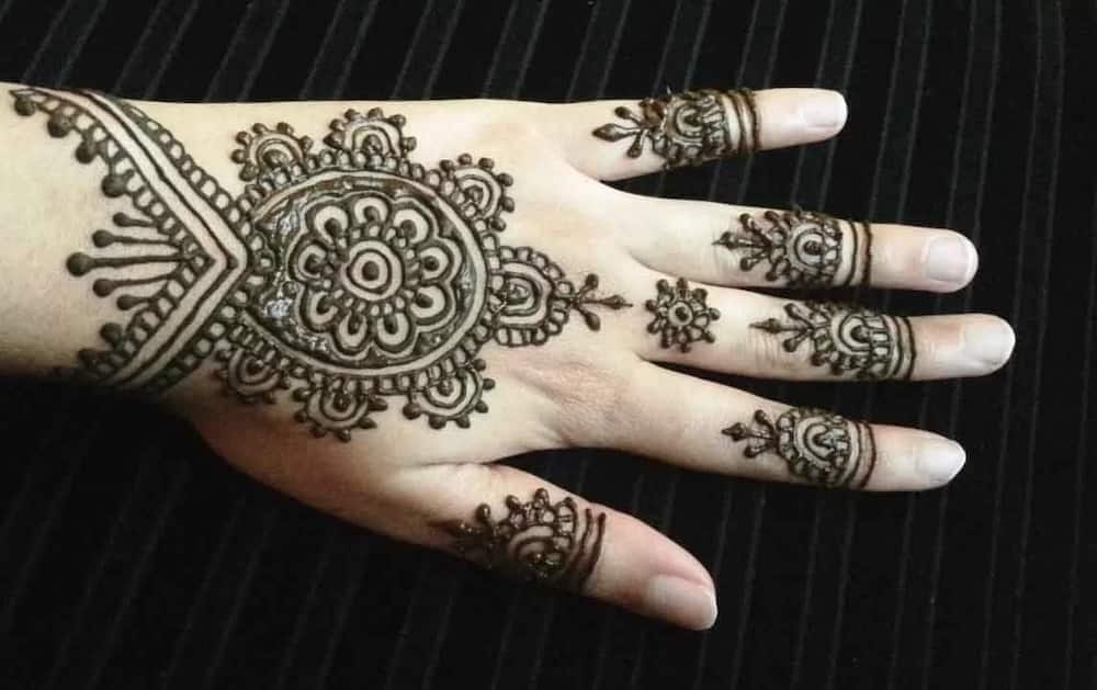Blank fingertips mehndi designs for hands