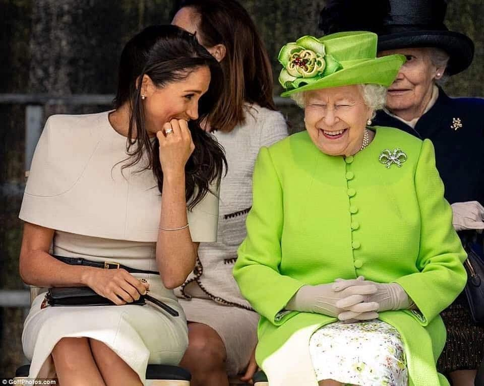 Picha 17 za Meghan Markle na Malkia Elizabeth zinazoonyesha amechukuliwa vyema