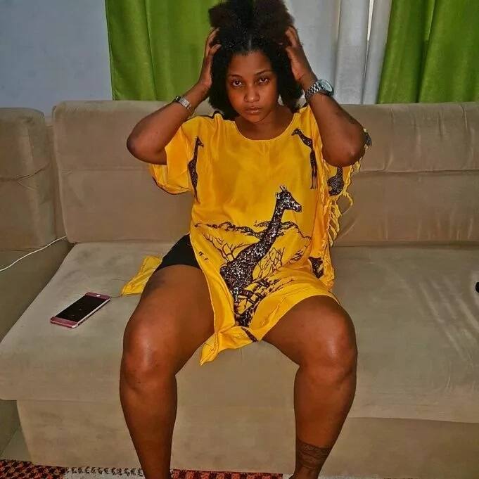 This video of a popular Tanzanian actress struggling to speak English with her PRIVATES exposed will excite you