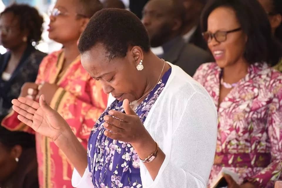 Kwa maombi matakatifu yote yawezekana. Rachel Ruto athibitisha kwa kuiombea Kenya (Picha)