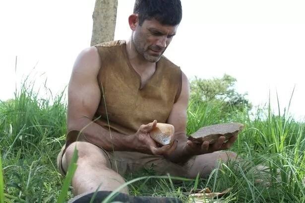 Meet professor who lives in CAGE and teaches his students how to live like Stone Age humans (photos)