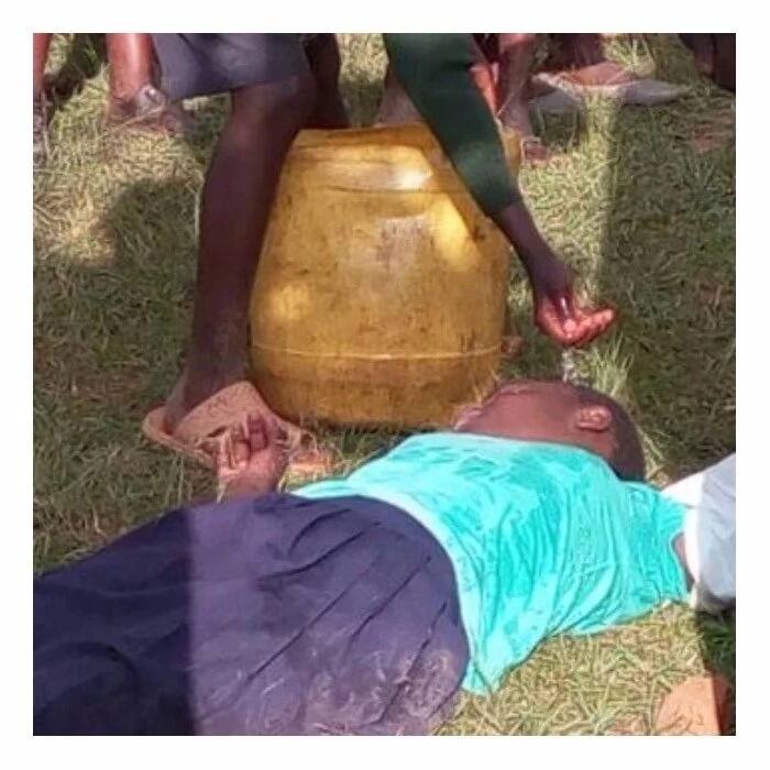 Wanafunzi walazimika kuvuta gesi chafu kwenye mkutano wa Uhuru baada ya kutokea fujo (Picha)