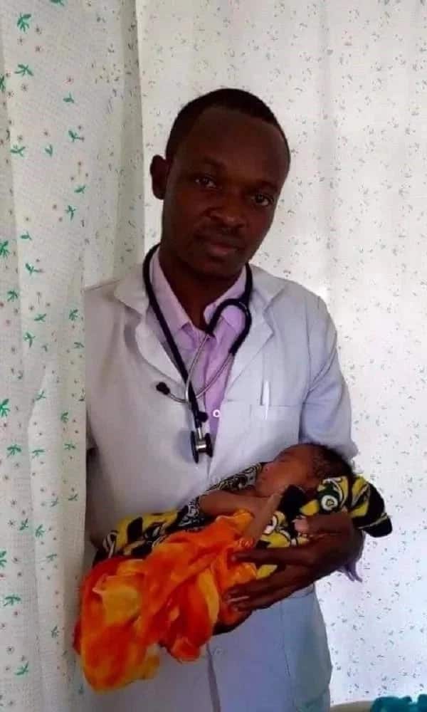 Daktari kutoka Kenya ampa damu mgonjwa wake