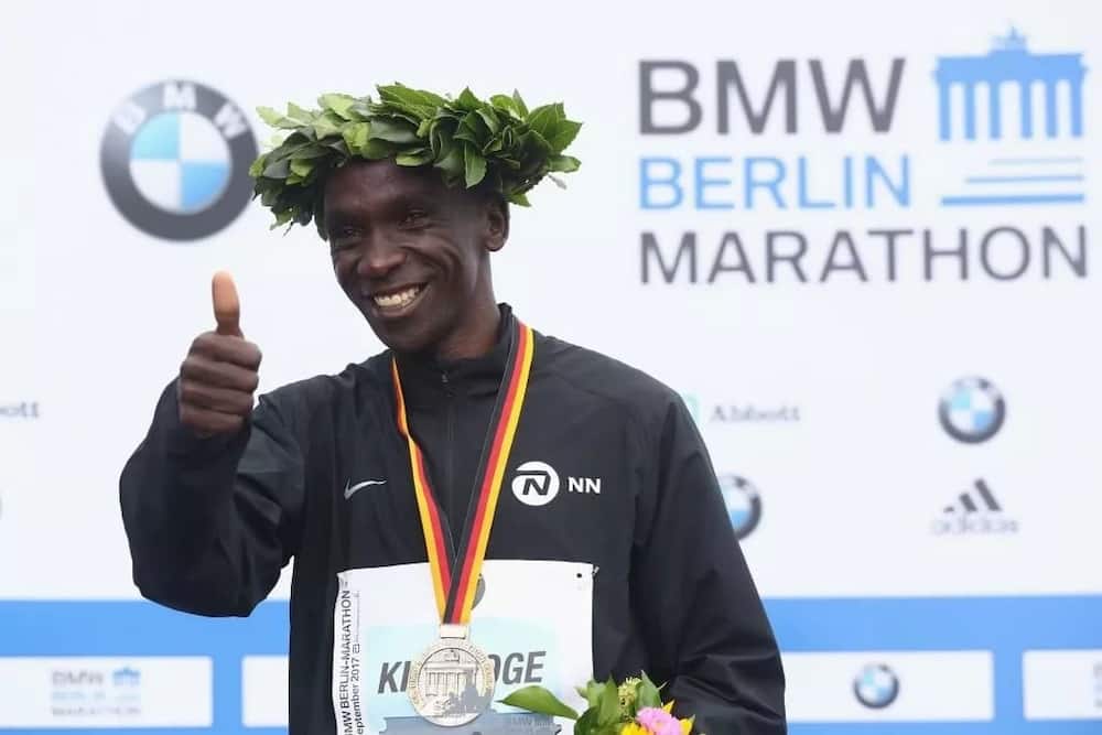 Eliud Kipchoge atuzwa mkimbiaji wa mwaka wa kiume