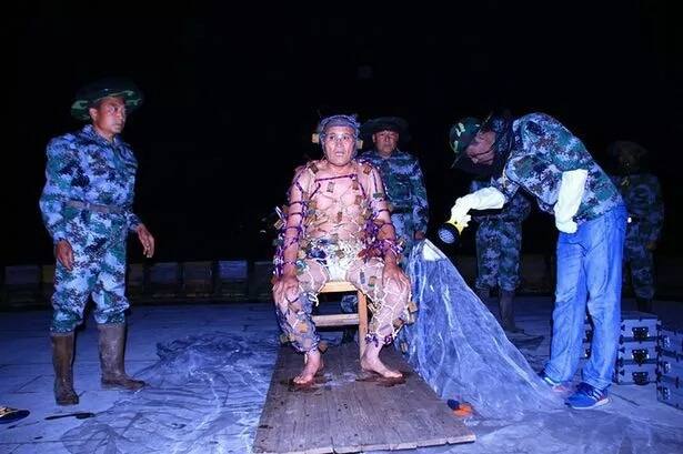 Man Sets World Record By Covering Himself In 100kg Of Bees