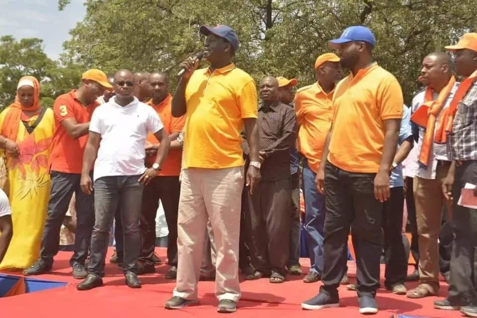 Raila amwita Ruto ‘mwizi’ katika ziara yake Mombasa