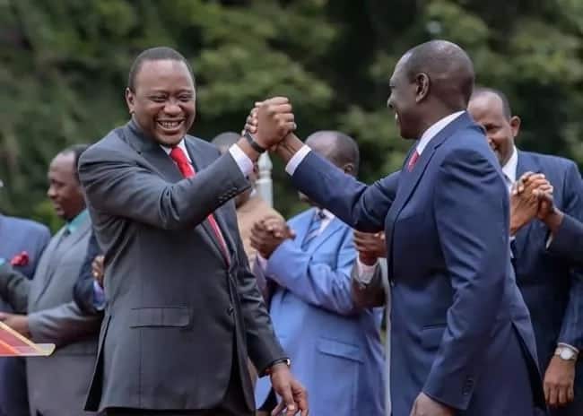 16 lovely photos of how William Ruto humbles before Uhuru Kenyatta