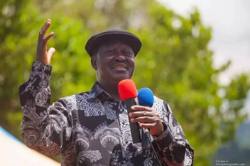 Acha kuzurura, haujahifadhiwa kiti cha urais 2022 – Raila amwambia Ruto