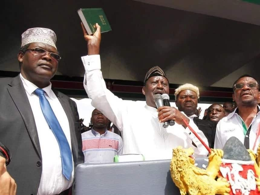 Raila aliapishwa kama rais mara mbili, Miguna afichua