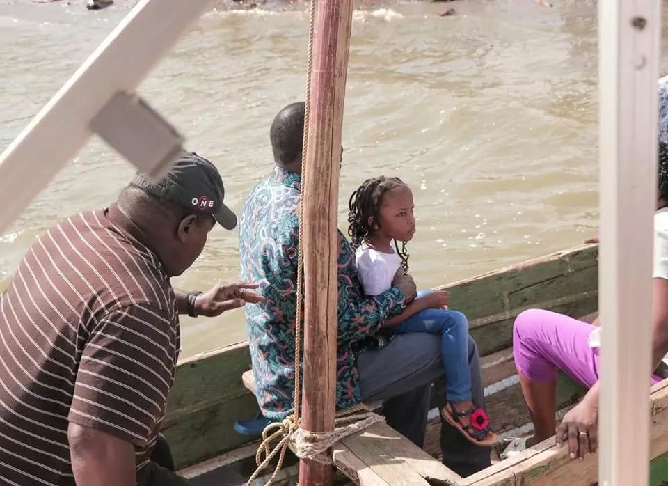 Raila Odinga spends Christmas with his granddaughters and it's so heart-warming