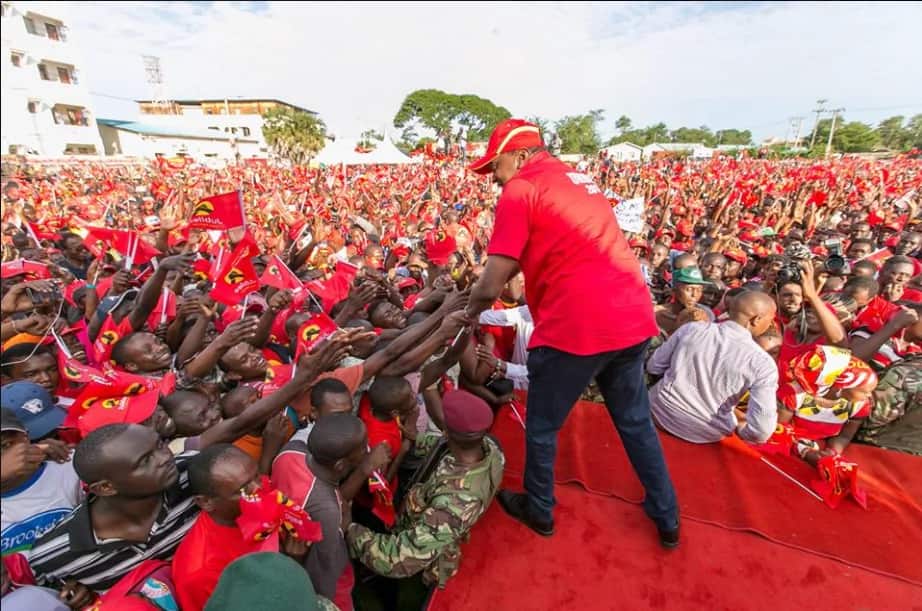 Go and rest old man, Kenyans need youthful leaders- Uhuru tells Raila