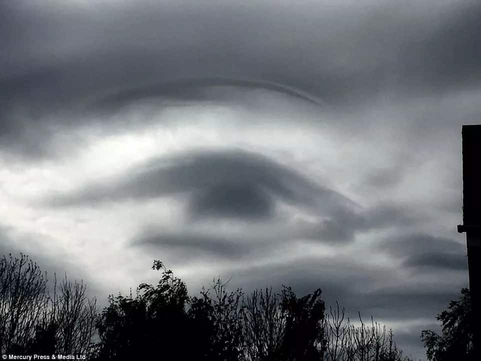 Is someone watching? The bizarre cloud formation looked like a giant eye